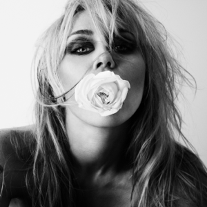 Miley Cyrus - Bass persuades lyrics